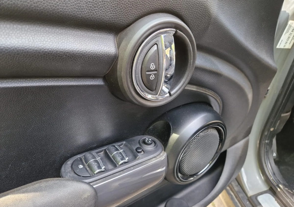 MINI Cooper cena 46599 przebieg: 110000, rok produkcji 2021 z Tarczyn małe 106